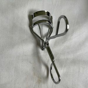 Eyelash Curler - FREE WITH 14$ makeup purchase